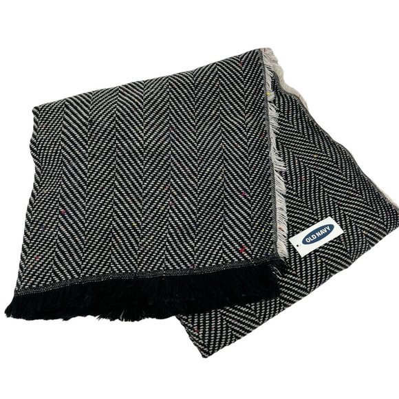 Old Navy Accessories Old Navy Herringbone Fringe Wrap Blanket Scarf